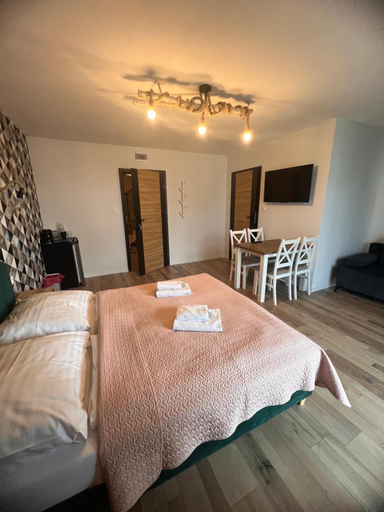 Czarny Baran Apartment Дебки Екстериор снимка