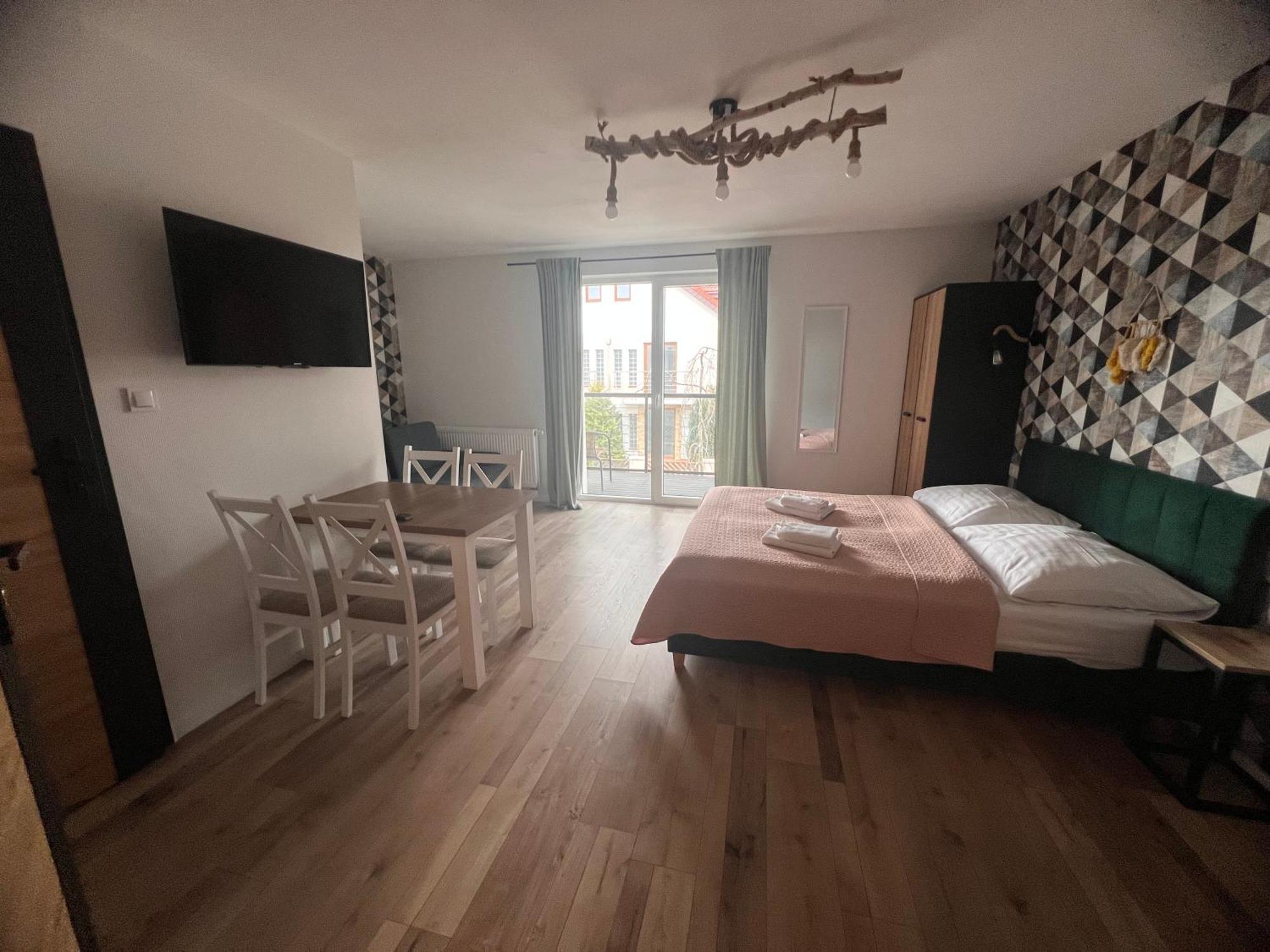 Czarny Baran Apartment Дебки Екстериор снимка