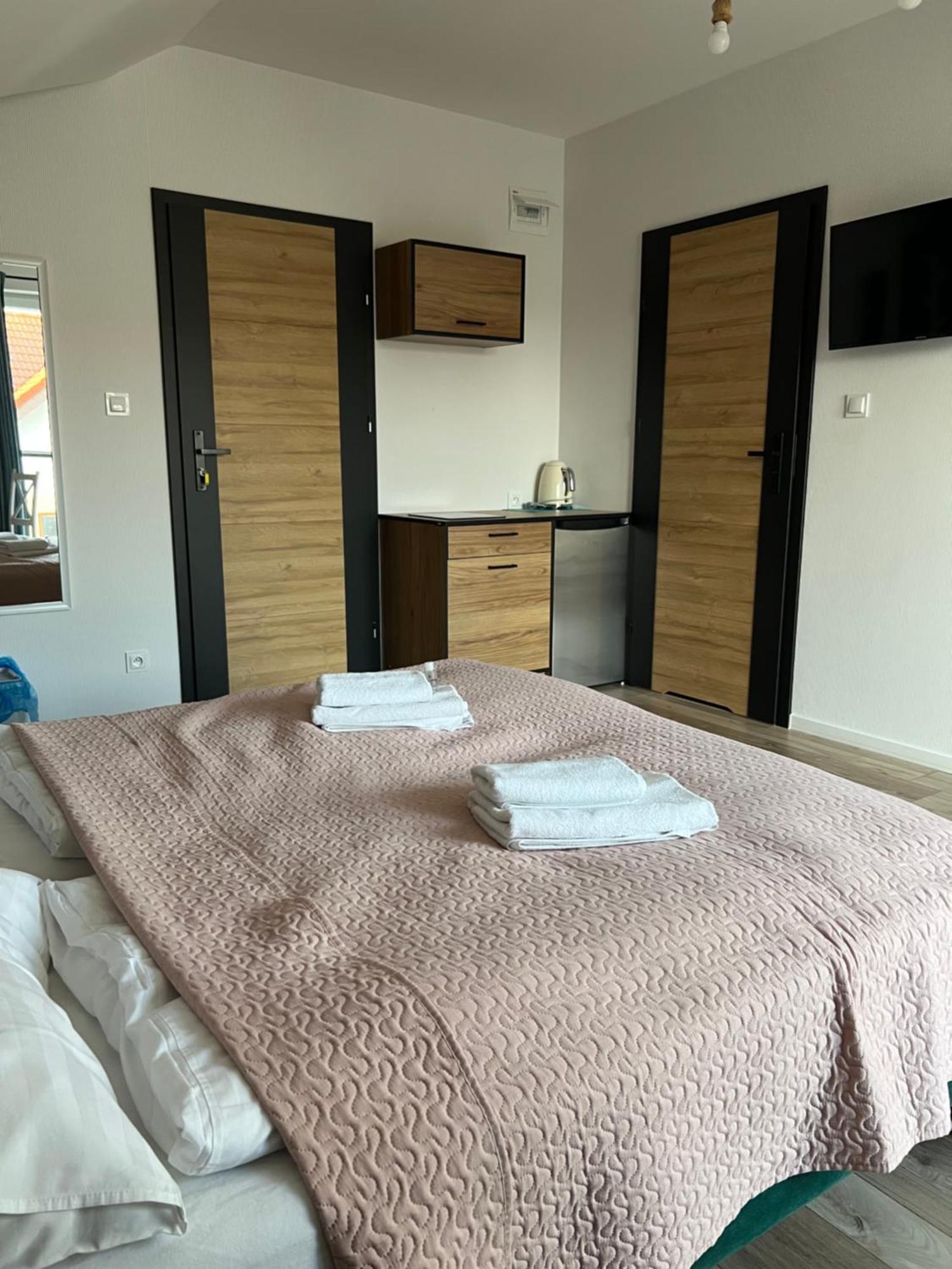 Czarny Baran Apartment Дебки Екстериор снимка
