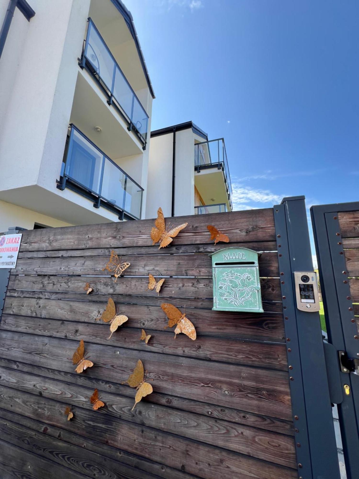 Czarny Baran Apartment Дебки Екстериор снимка